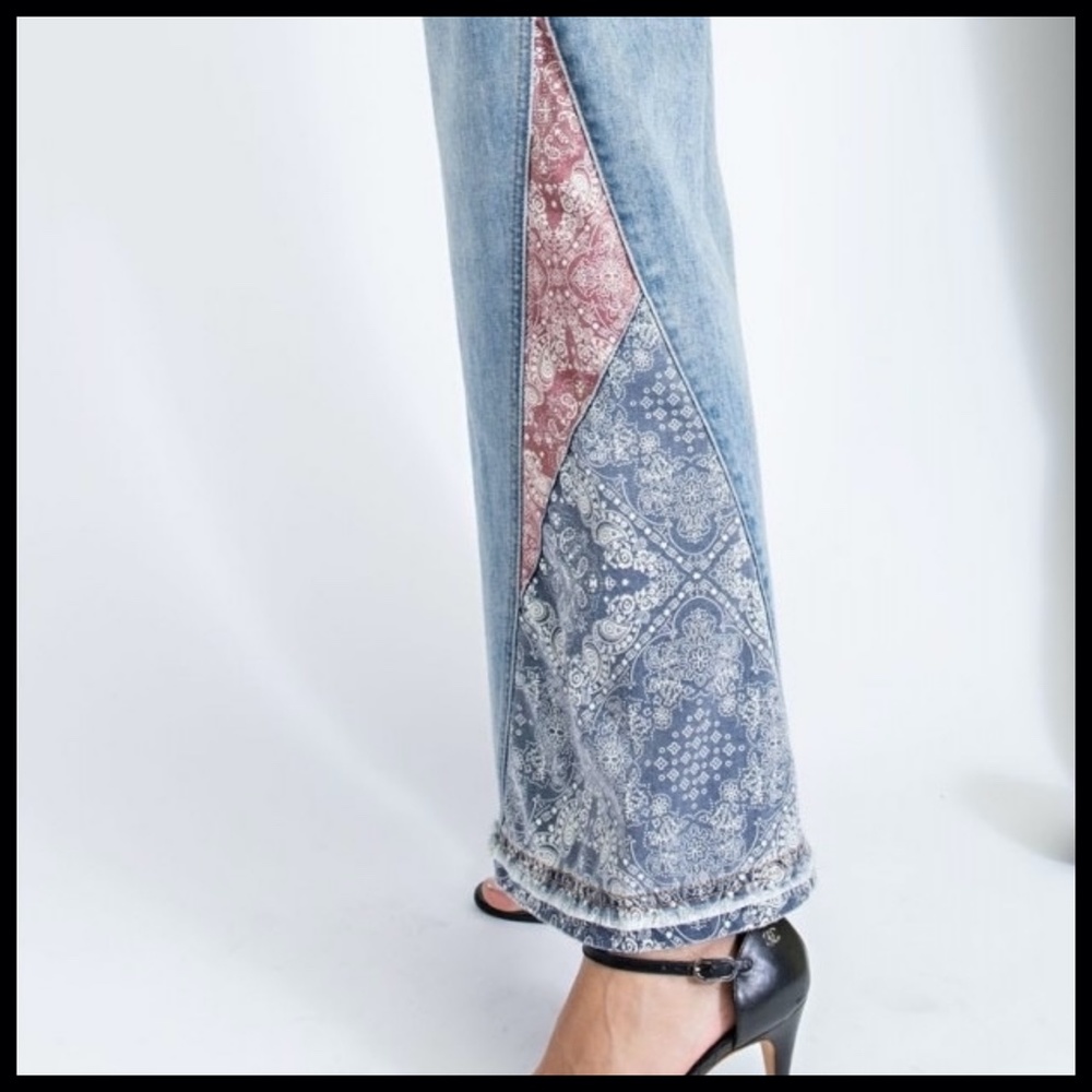 EASEL “I Got A Feeling” Light Denim Boyfriend Jeans Patchwork Details Flared Leg - Picture 10 of 14